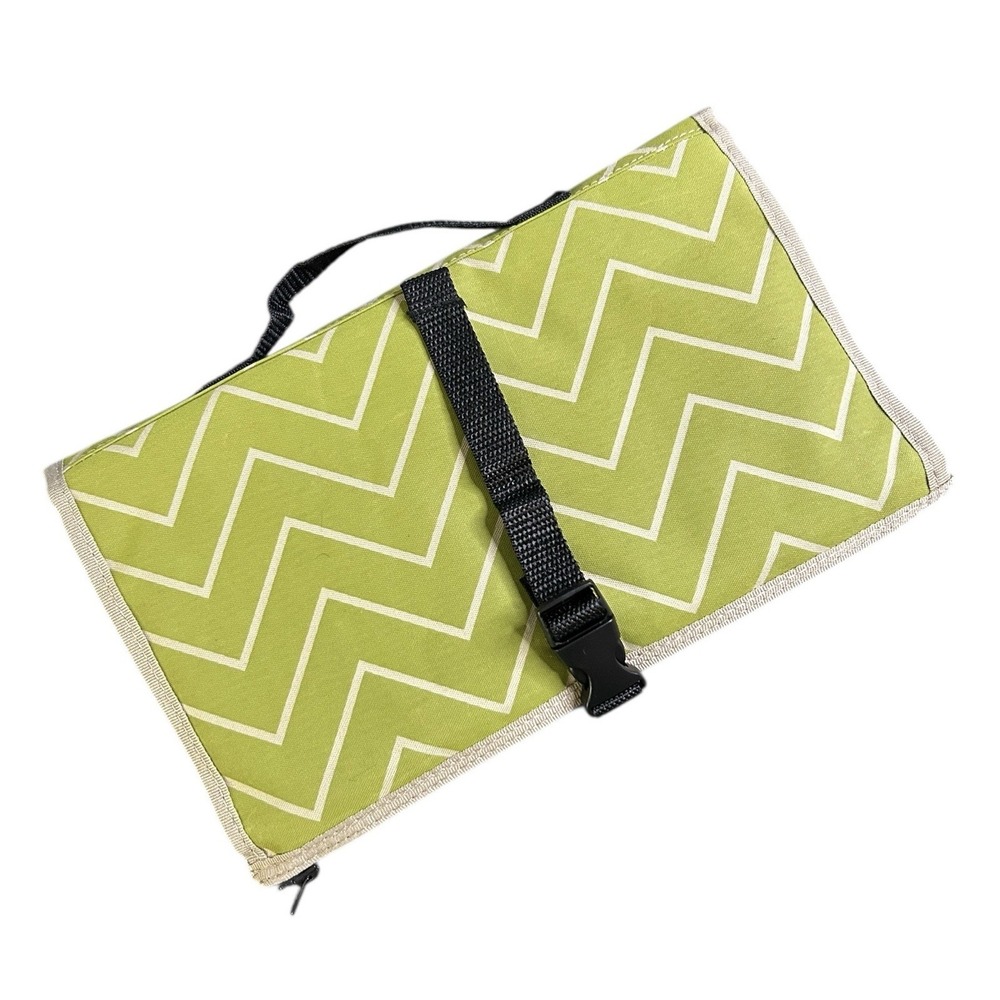 Peary Beary Baby Portable Changing Station Diaper Changing Pad Clutch Green NWT - Picture 3 of 11